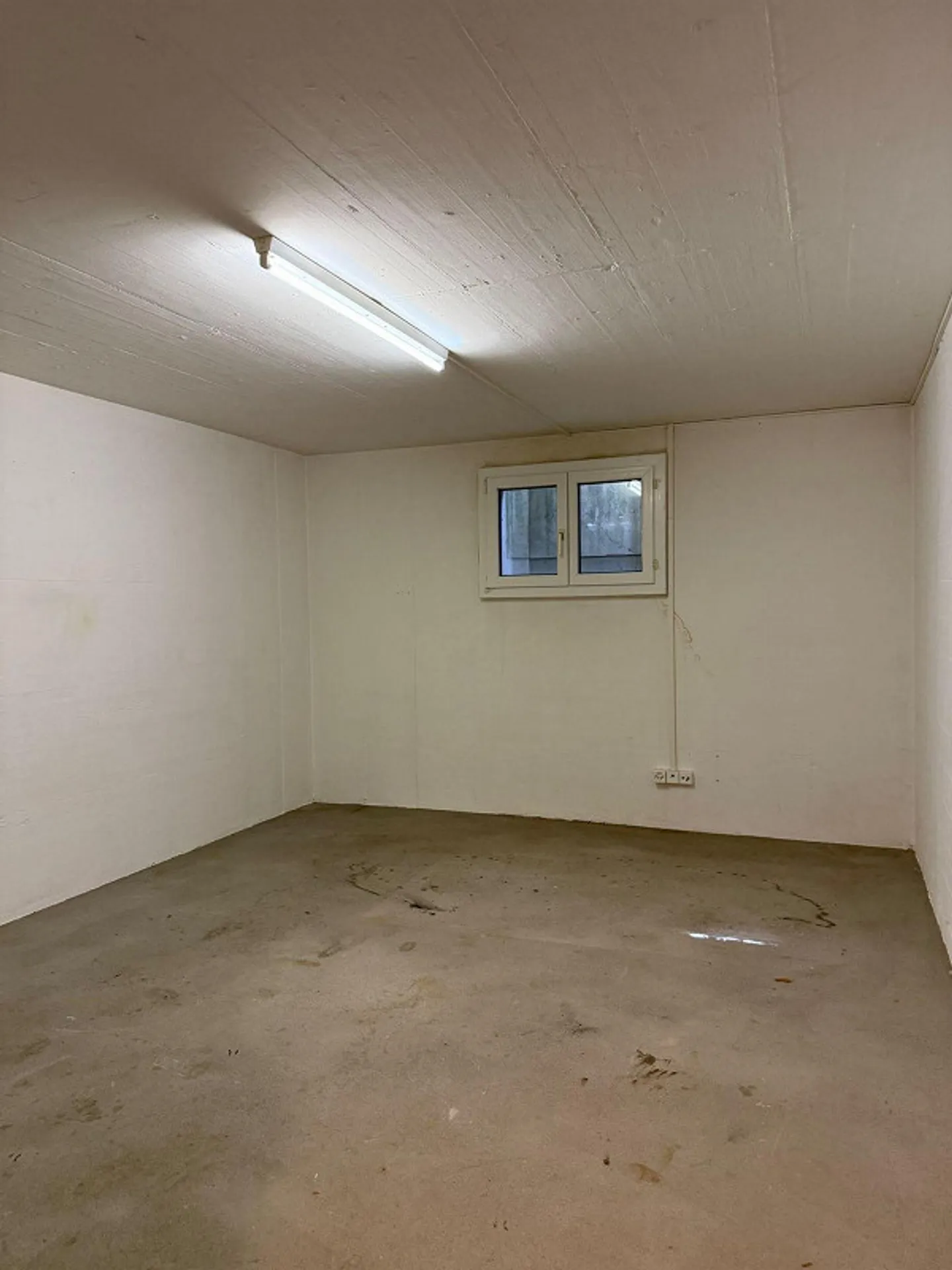 Salle de loisirs/de bricolage - 1er sous-sol - Photo 3 sur 4