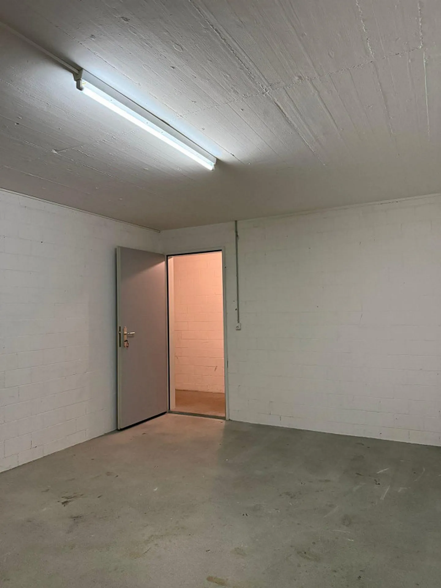 Salle de loisirs/de bricolage - 1er sous-sol - Photo 4 sur 4