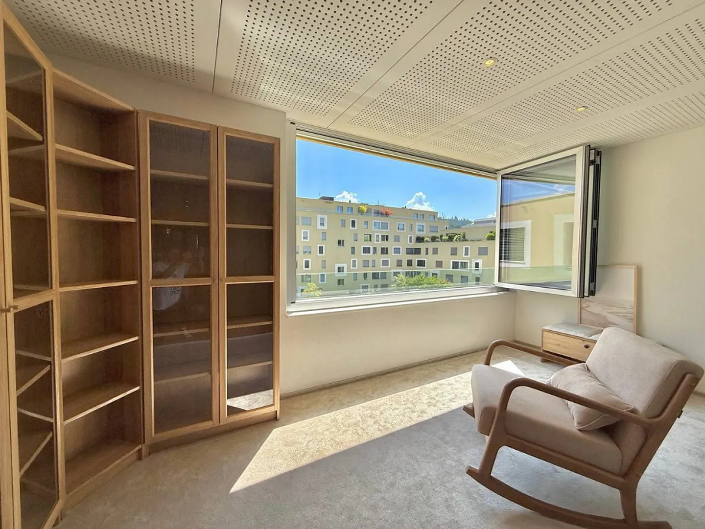 Designer Apartment on Lake Lucerne – Peace, Beach & City Proximity Combined - Photo 3 of 15
