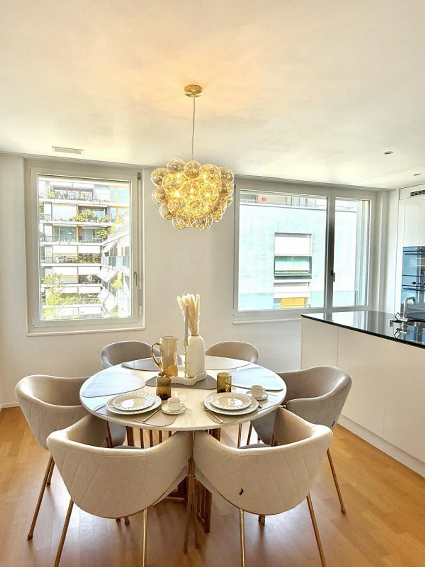 Designer Apartment on Lake Lucerne – Peace, Beach & City Proximity Combined - Photo 8 of 15