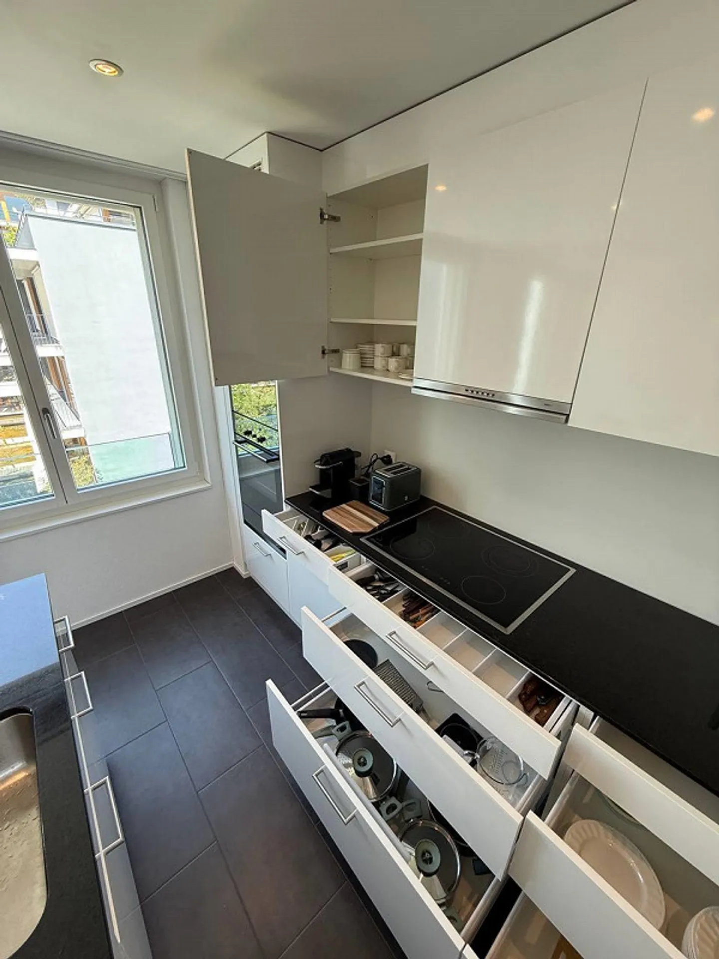 Designer Apartment on Lake Lucerne – Peace, Beach & City Proximity Combined - Photo 9 of 15