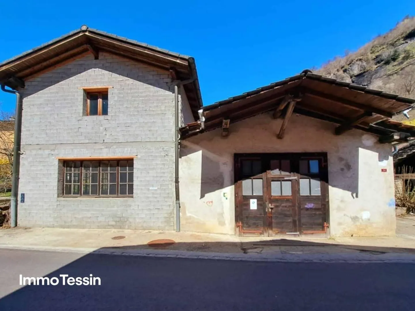 A raw diamond with waterfall view, limitless potential & wonder... - Photo 3 of 13