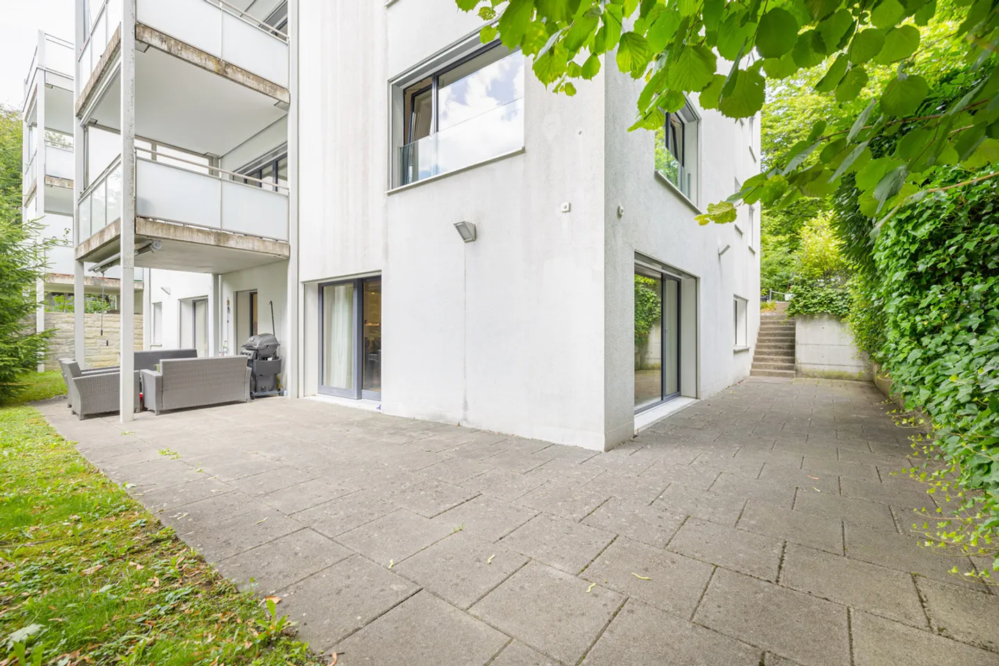 Vollvermietetes Mehrfamilienhaus mit langfristigem Anlagepotenzial - Photo 4 of 13