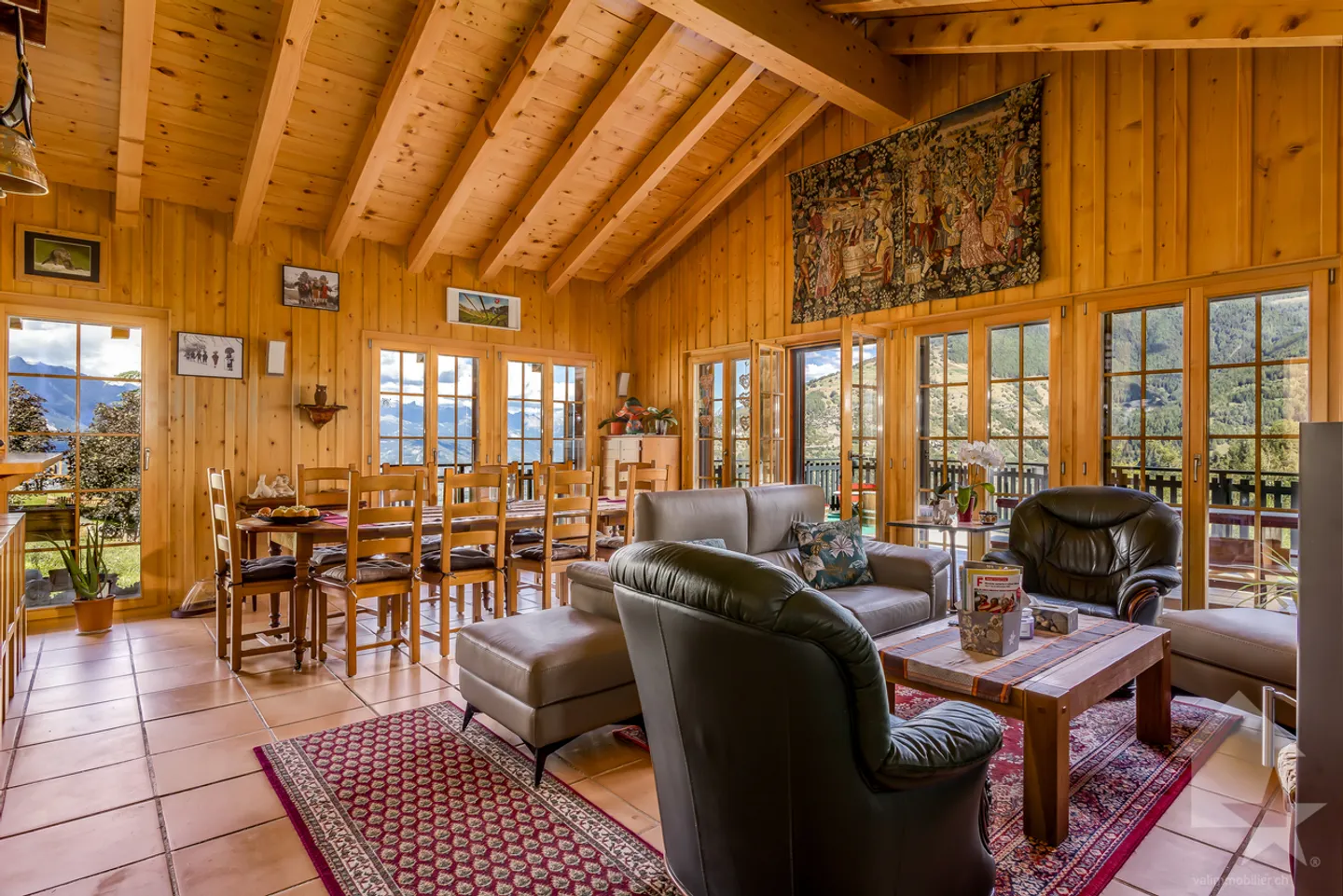 Magnificent B&B with 6 double rooms, 280 m2, jacuzzi, view and sun - Photo 2 of 40