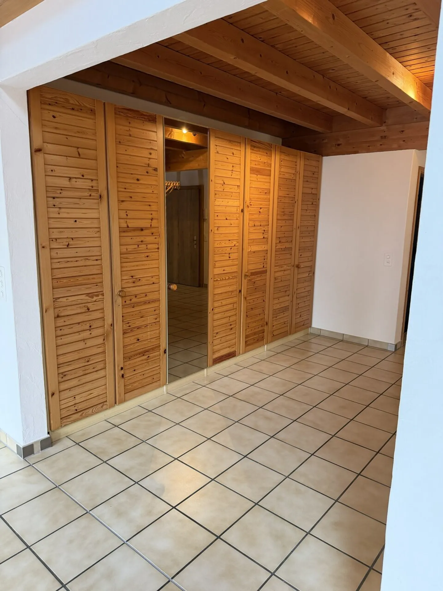 Geräumige Wohnung mit Terrasse - Foto 5 von 12