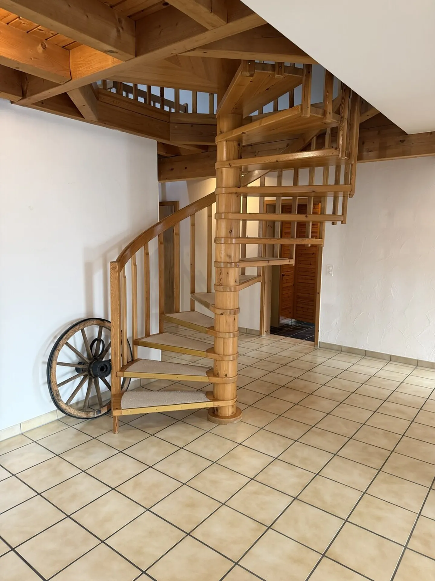 Geräumige Wohnung mit Terrasse - Foto 2 von 12