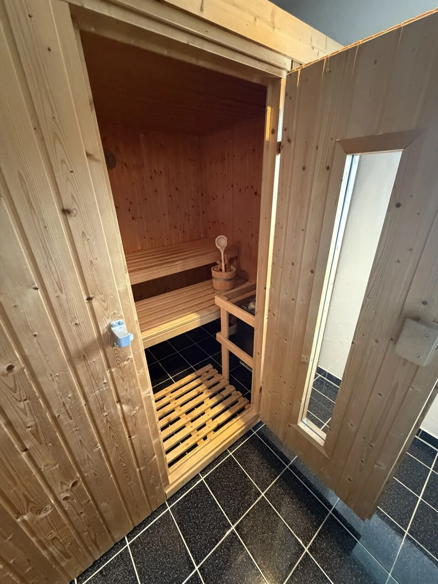 Geräumige Wohnung mit Terrasse - Foto 9 von 12