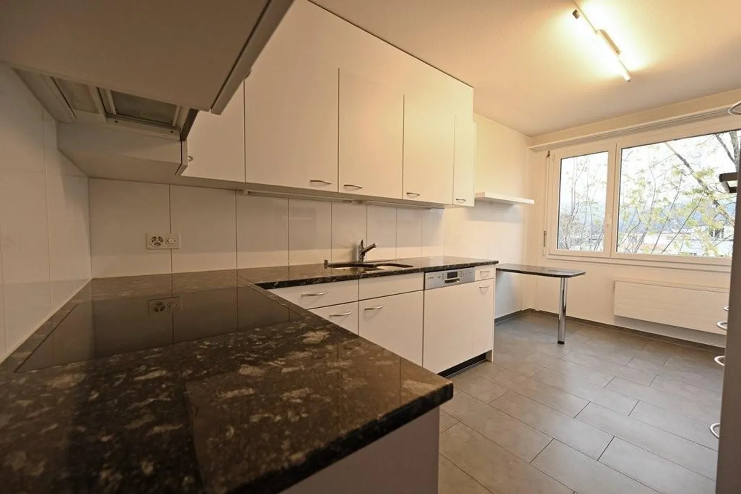 SCHÖNE 6.5-ZIMMER-MAISONETTE-WOHNUNG IN GÜMLIGEN - Foto 3 von 12