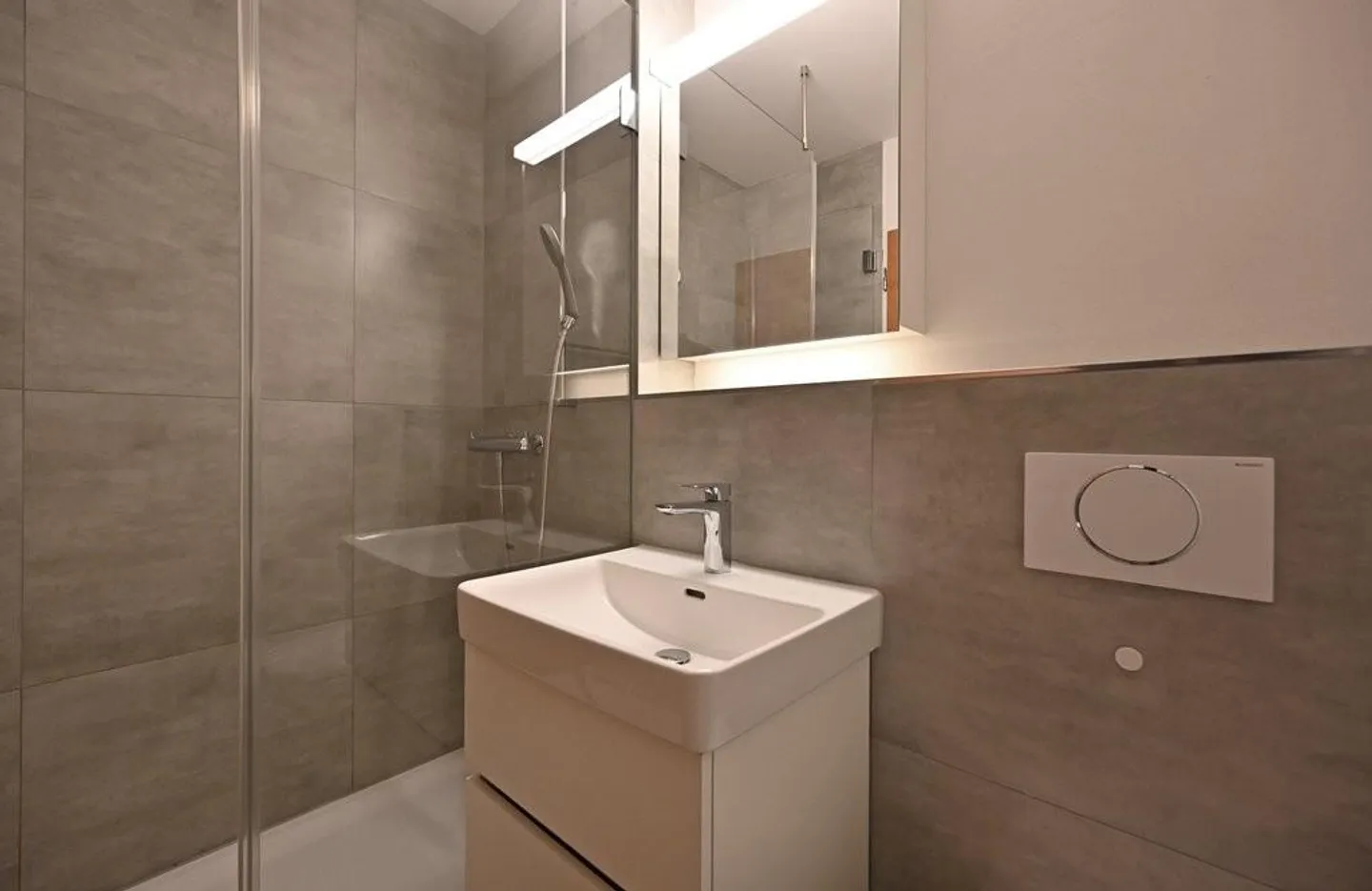 SCHÖNE 6.5-ZIMMER-MAISONETTE-WOHNUNG IN GÜMLIGEN - Foto 11 von 12
