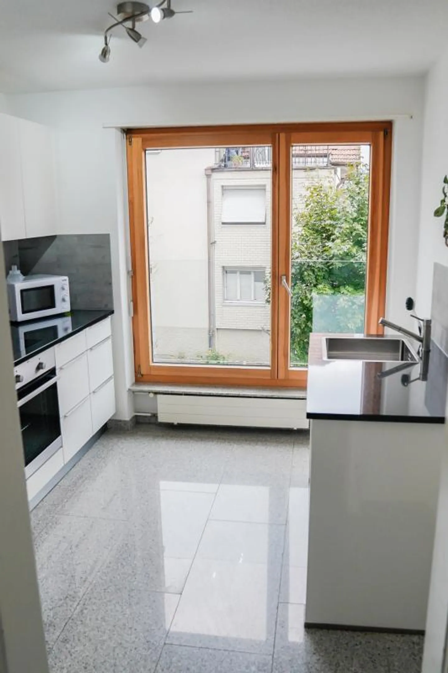 Möblierte 3 Zimmer Wohnung / Furnished 3 Room Apartment  - 2nd floor - Foto 4 von 13