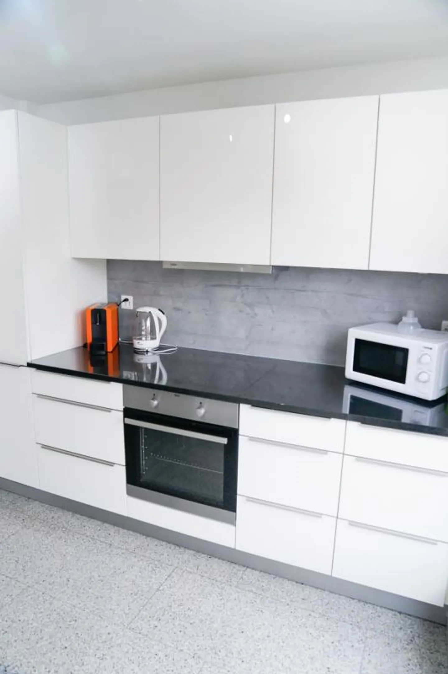 Möblierte 3 Zimmer Wohnung / Furnished 3 Room Apartment  - 2nd floor - Foto 1 von 13