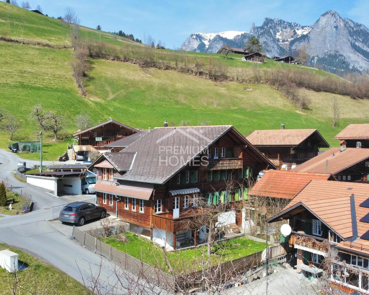 Casa plurifamiliare con tre appartamenti - affittata e versatile - Foto 1 di 13