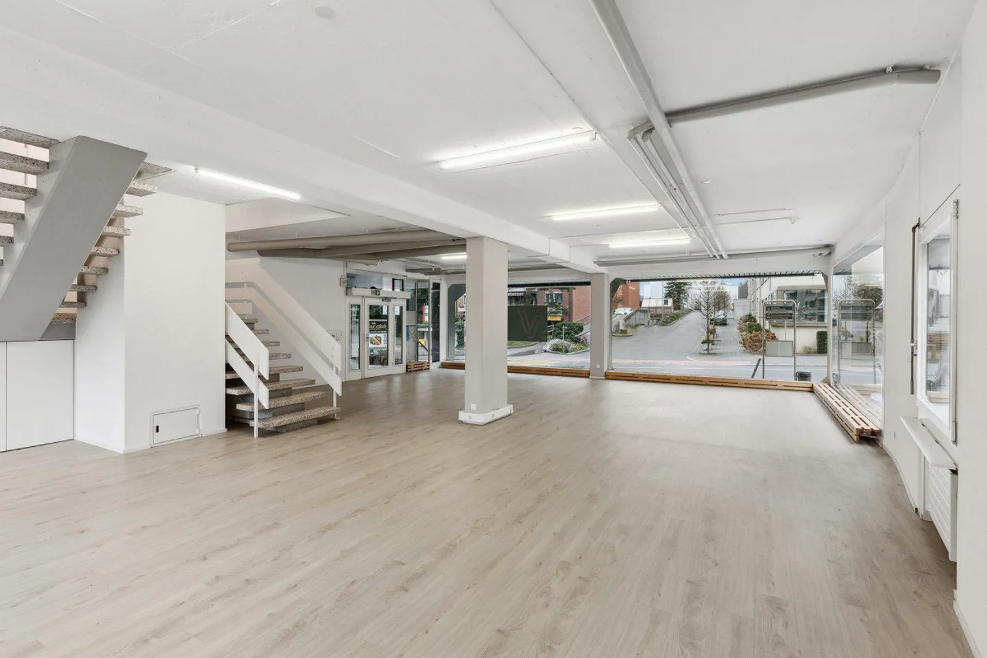 Spazio commerciale / Ufficio, studio o sale di formazione in affitto - Foto 5 di 7