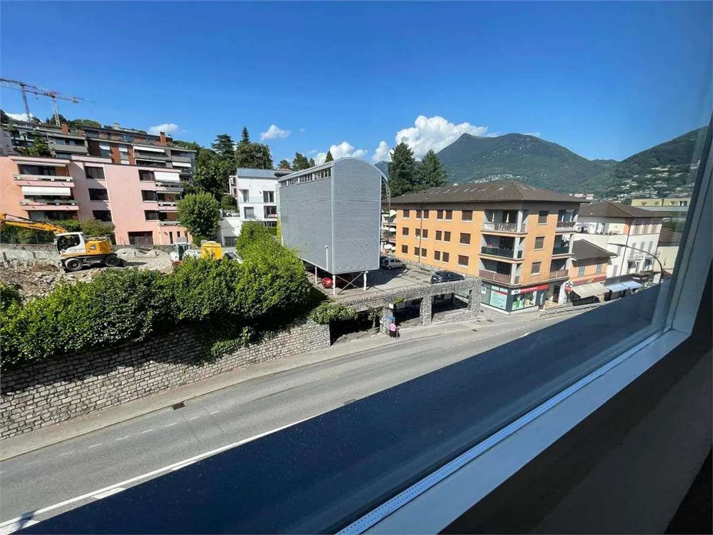 Espace commercial à louer 200m² - Photo 3 sur 7