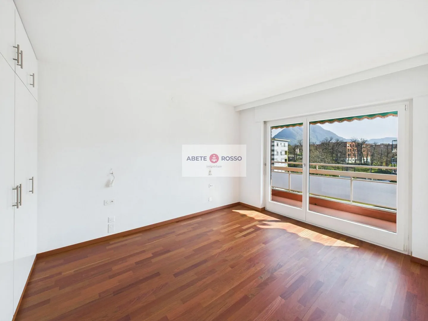 Penthouse, Panoramaterrasse, in der Nähe des FFS-Bahnhofs und des Zentrums von Lugano. - Foto 16 von 25