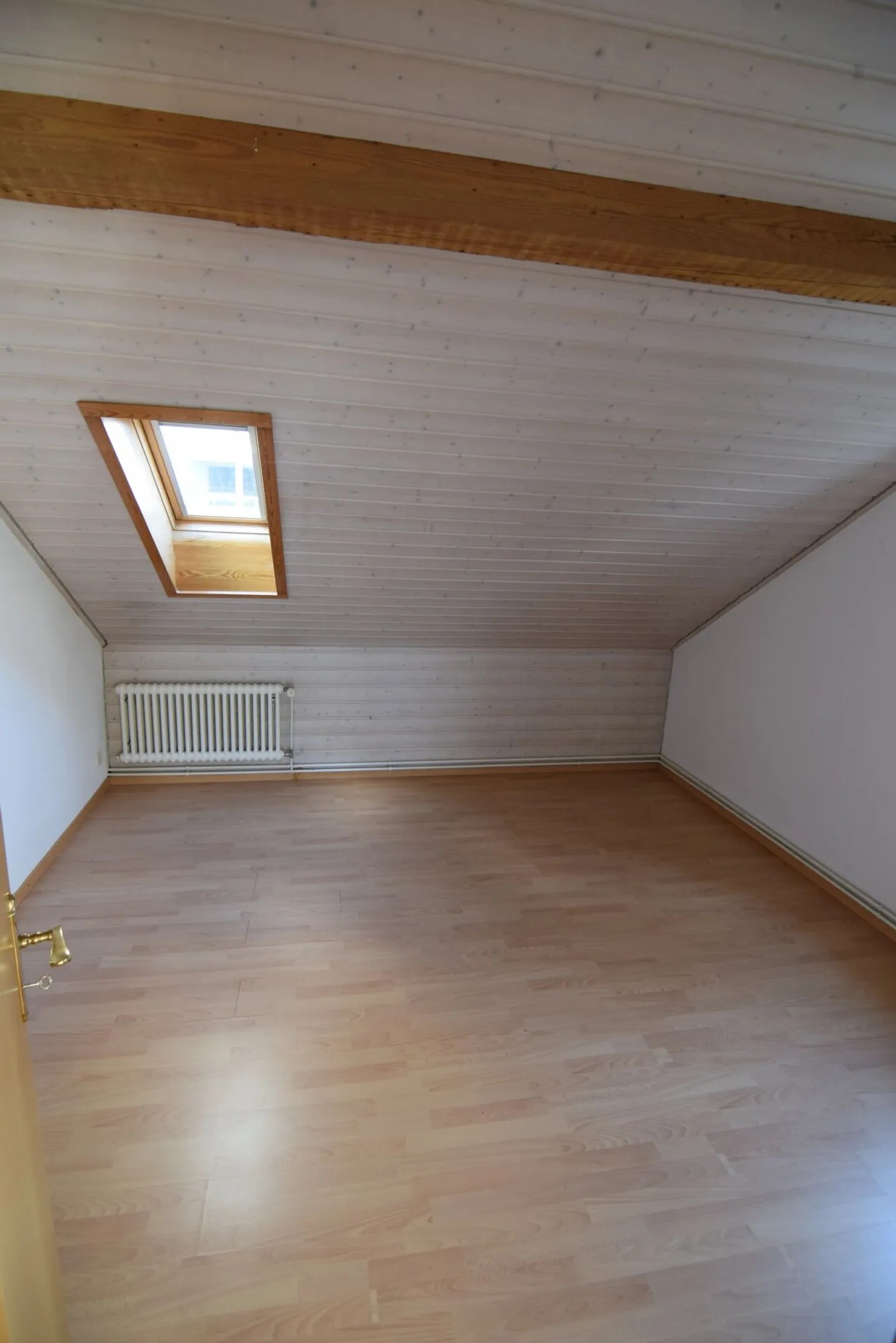 Appartement de toit confortable de 3,5 pièces avec balcon - Photo 7 sur 9