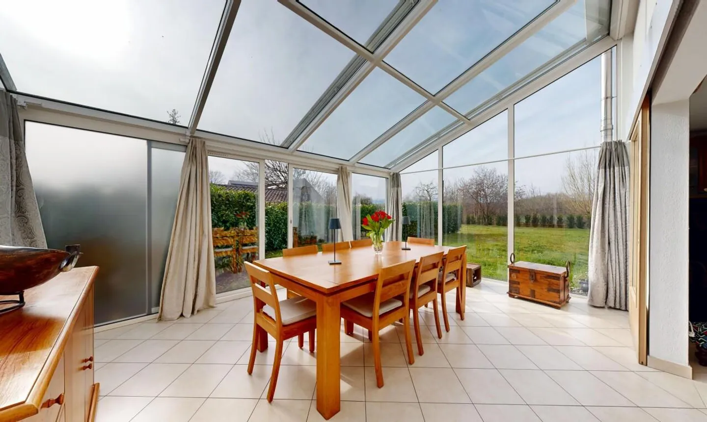 Charmantes Haus mit großem Garten und großzügigen Räumen - Foto 1 von 13