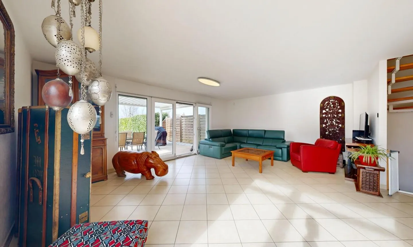 Charmantes Haus mit großem Garten und großzügigen Räumen - Foto 8 von 13