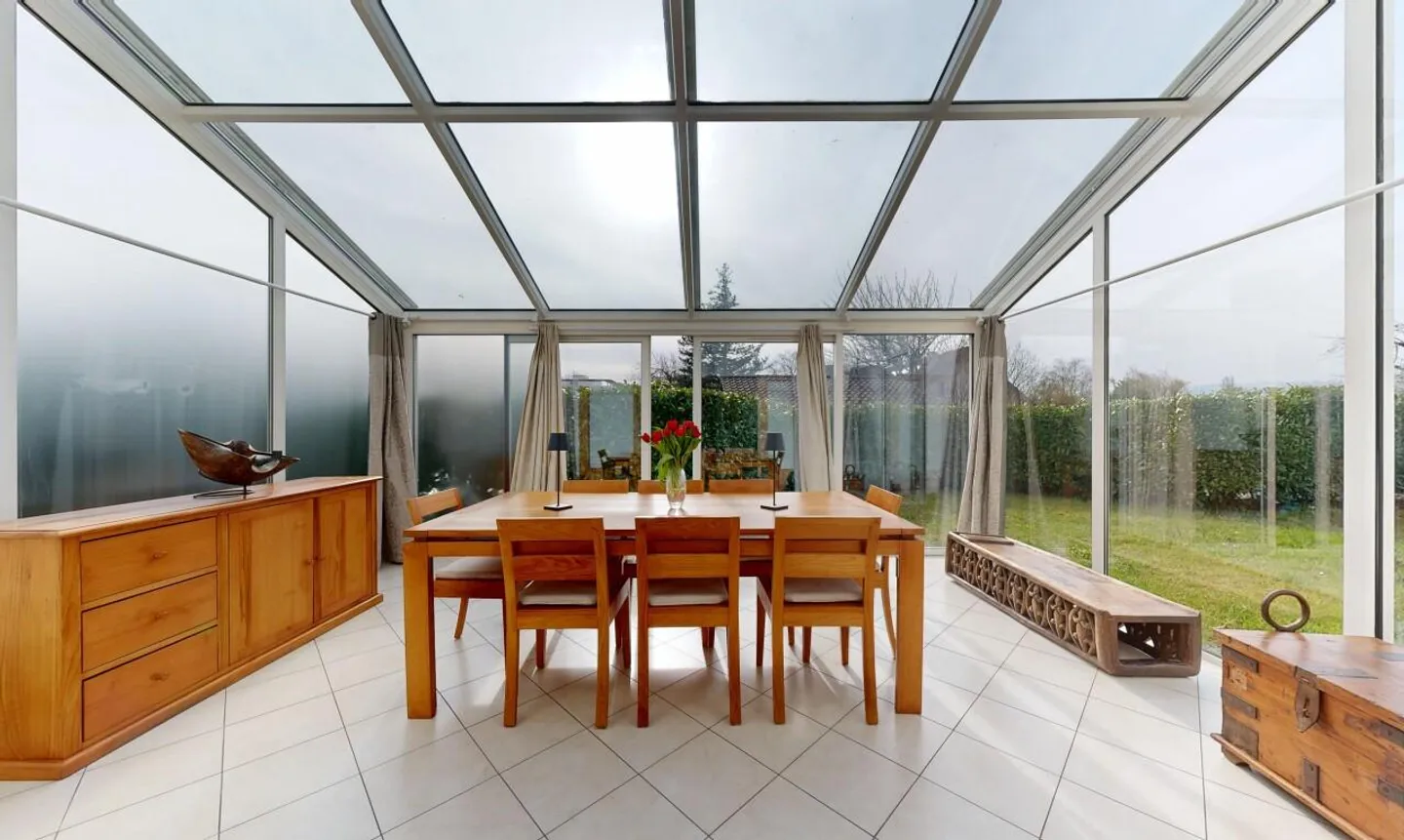 Charmantes Haus mit großem Garten und großzügigen Räumen - Foto 5 von 13