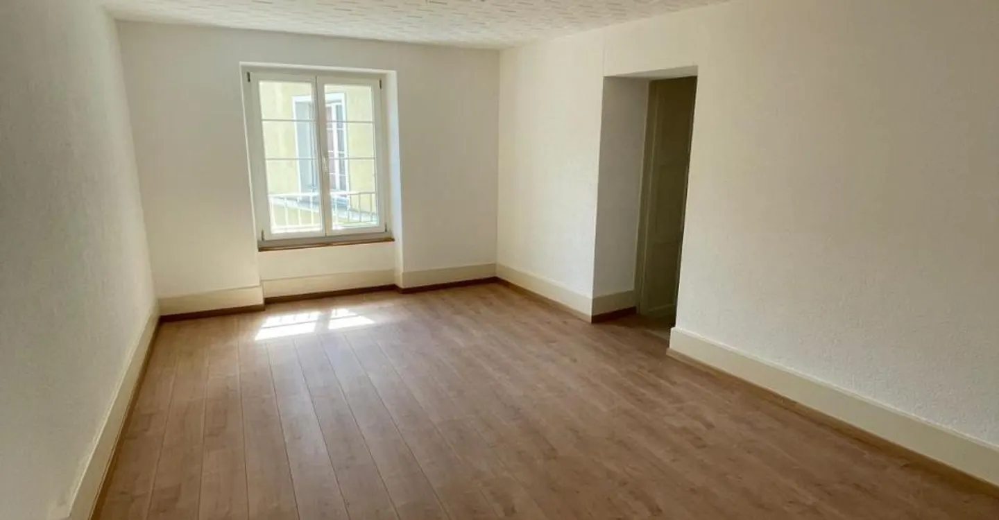 Zu vermieten: 4-Zimmer-Wohnung - Place du Marché 2, St-Imier - Foto 2 von 7