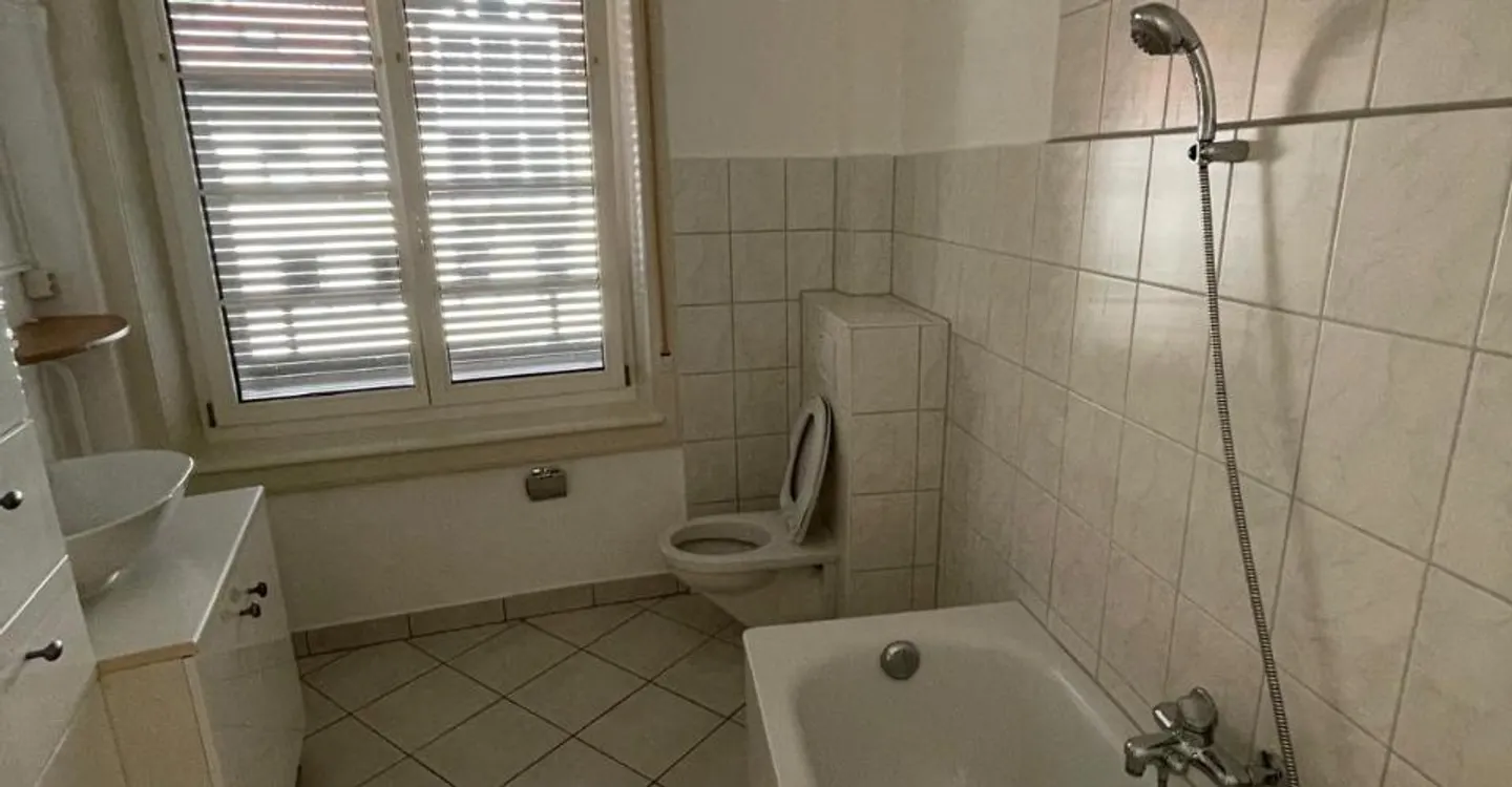 Zu vermieten: 4-Zimmer-Wohnung - Place du Marché 2, St-Imier - Foto 4 von 7