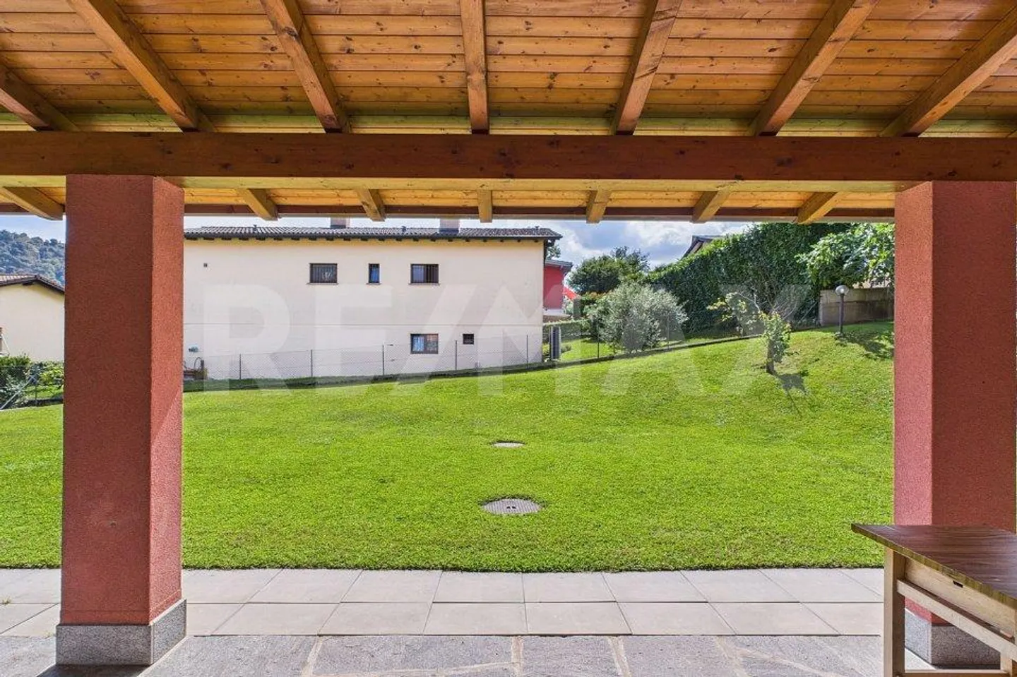 Independent villa with large garden and characteristic grotto in Taverne - Photo 4 of 13