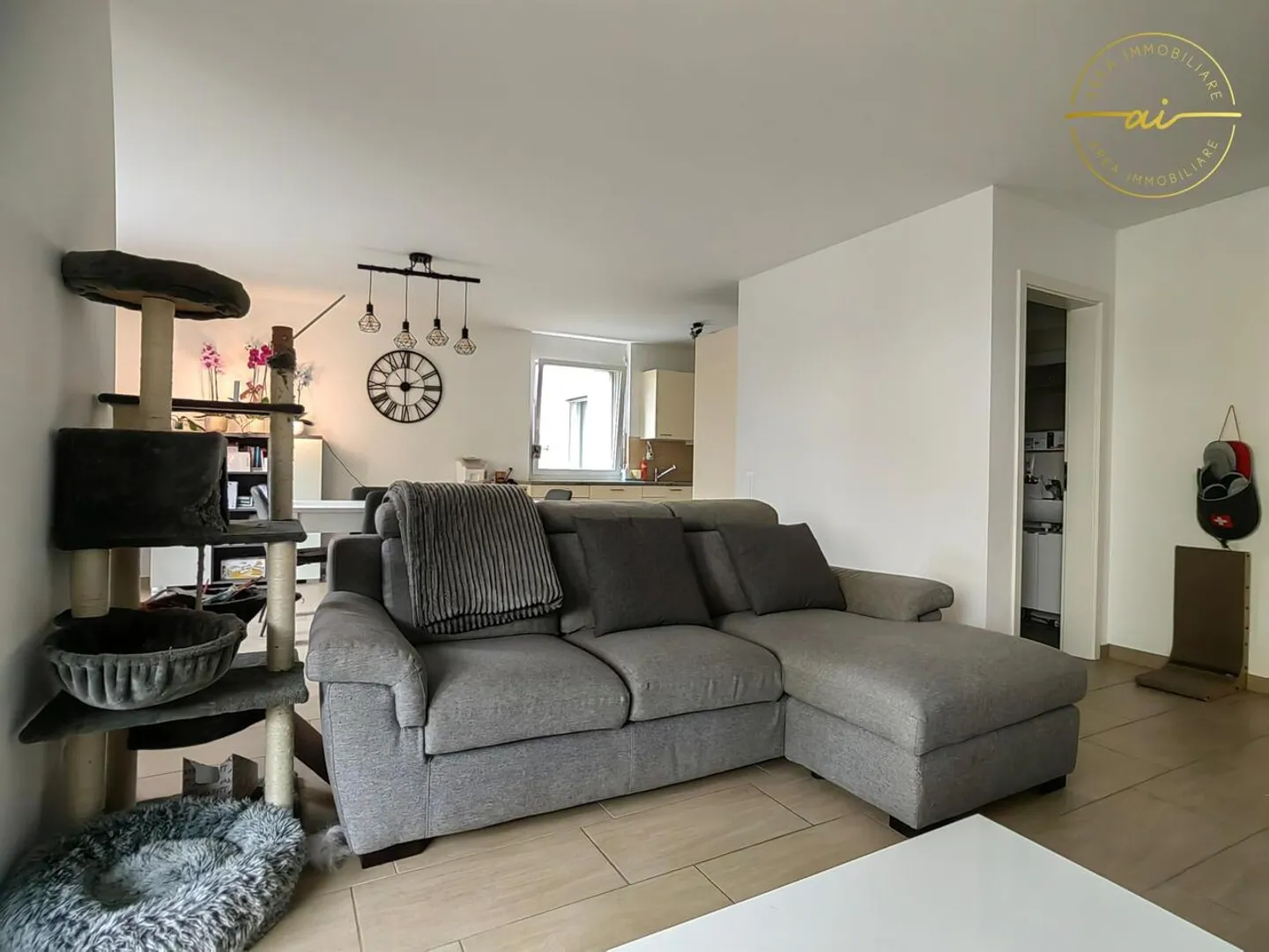 APPARTEMENT MODERNE ET SPACIEUX DE 3,5 PIÈCES - Photo 2 sur 13