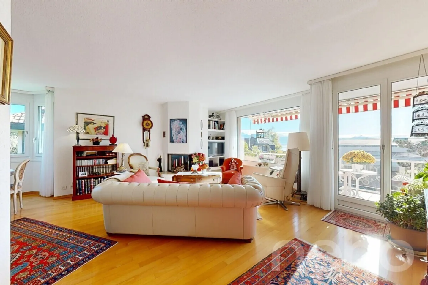 Vue lac et luminosité pour ce bel appartement familial - Photo 3 sur 12