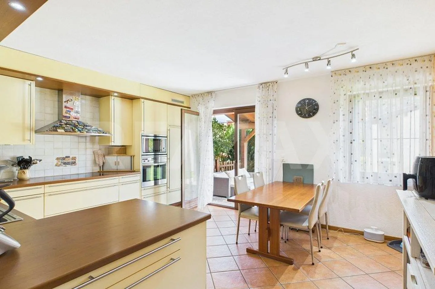 Independent villa with large garden and characteristic grotto in Taverne - Photo 9 of 13