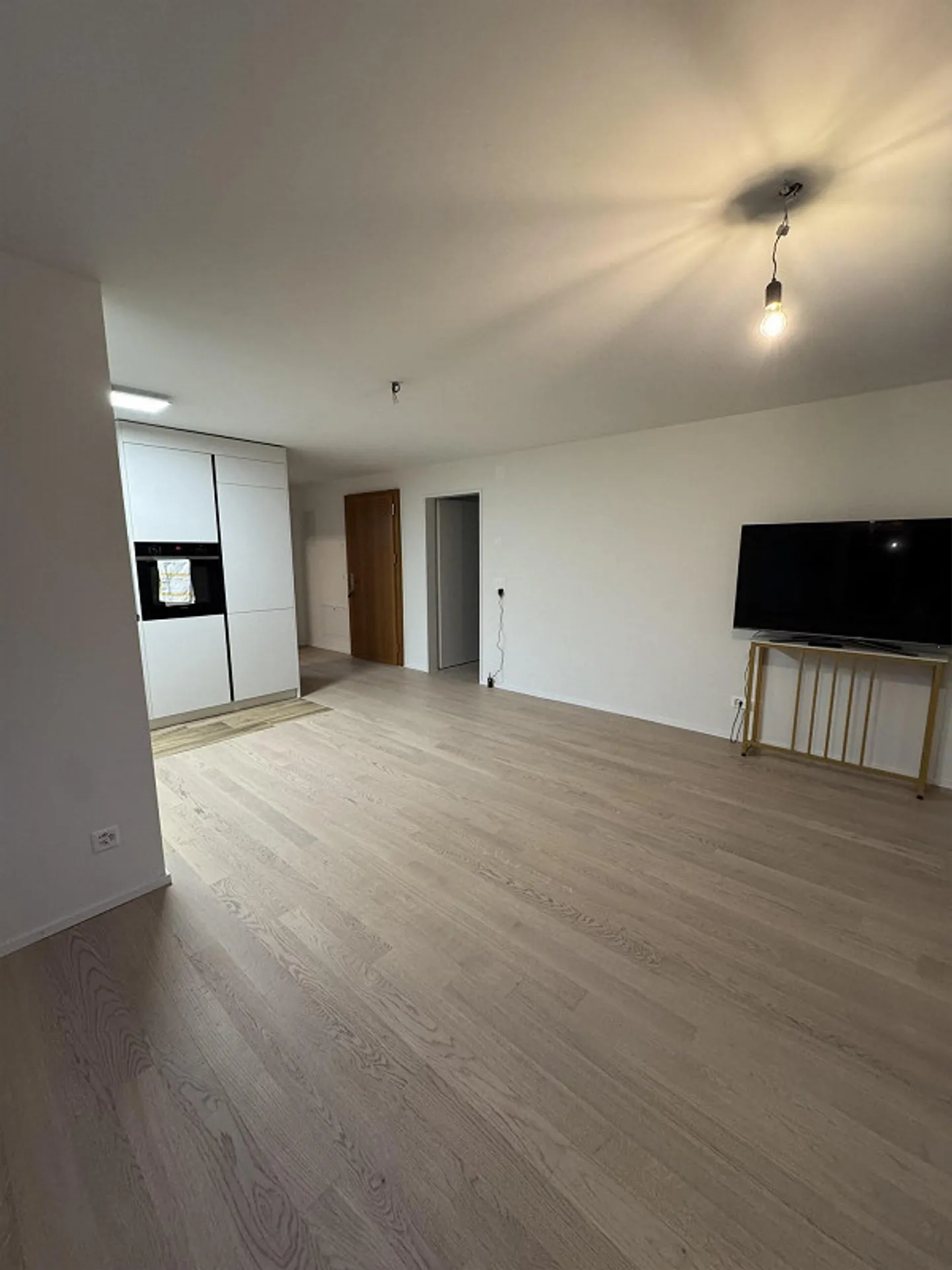 Moderno appartamento di 3,5 stanze con balcone e garage a Winkel - Foto 2 di 6