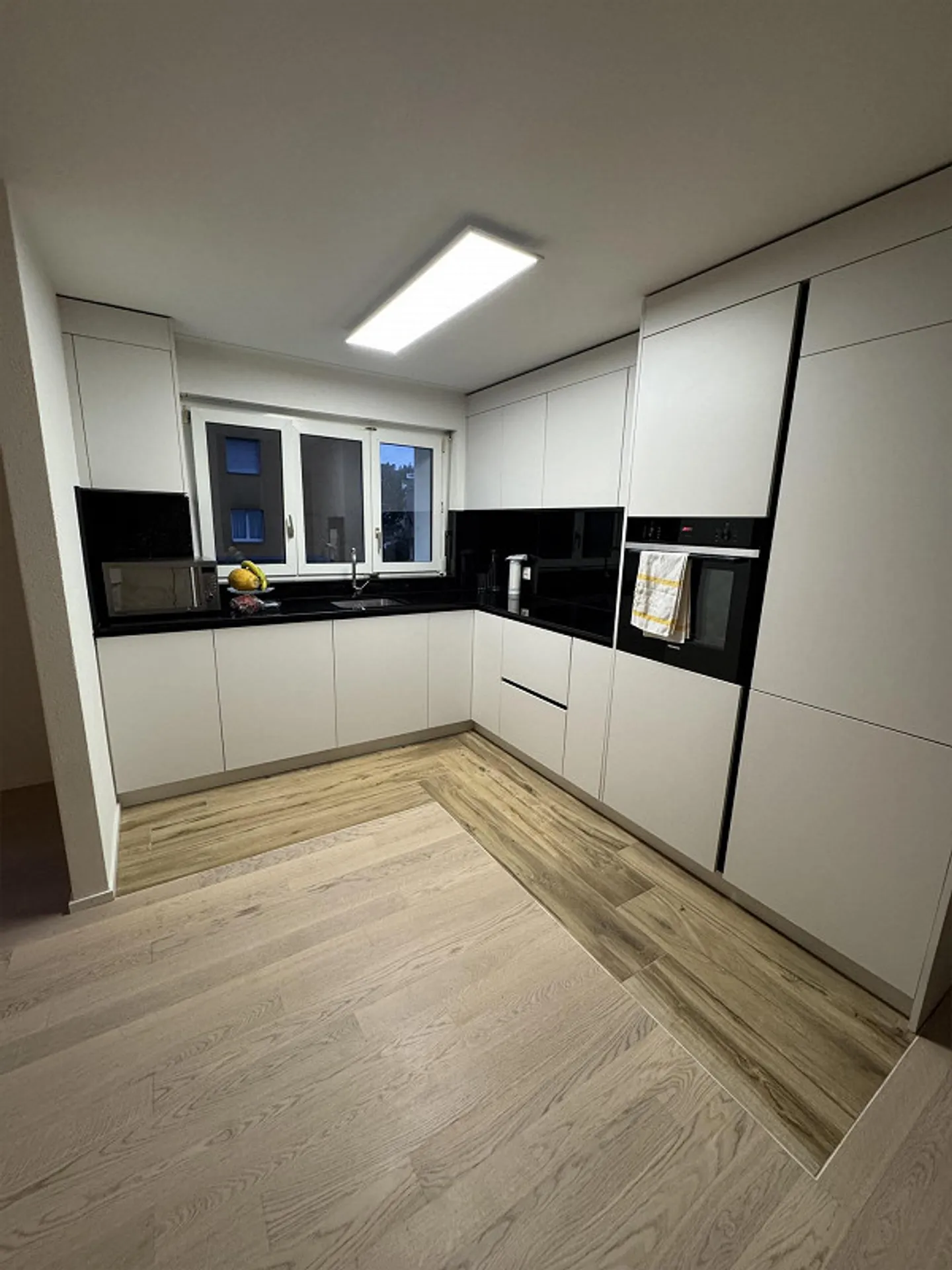 Moderno appartamento di 3,5 stanze con balcone e garage a Winkel - Foto 3 di 6