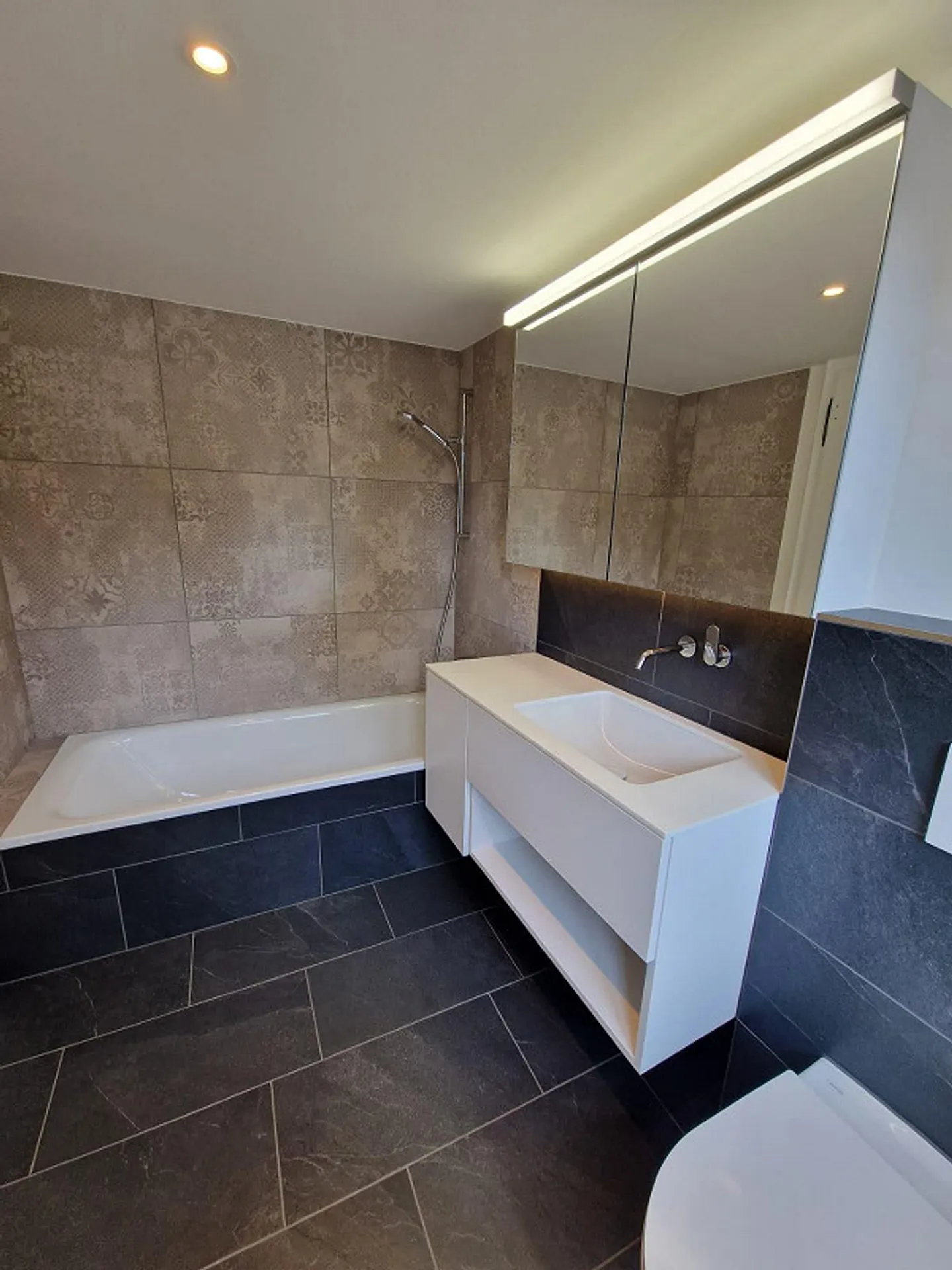 Appartamento completamente ristrutturato nel centro del villaggio in affitto. - Foto 10 di 11