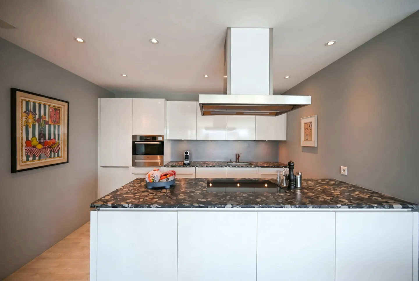 APPARTAMENTO DESIGN CON AMORE PER I DETTAGLI E VISTA PANORAMICA - Foto 10 di 15