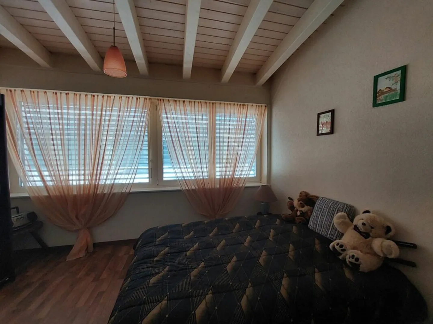 Stunning contemporary villa with a large bay window - Photo 11 of 14