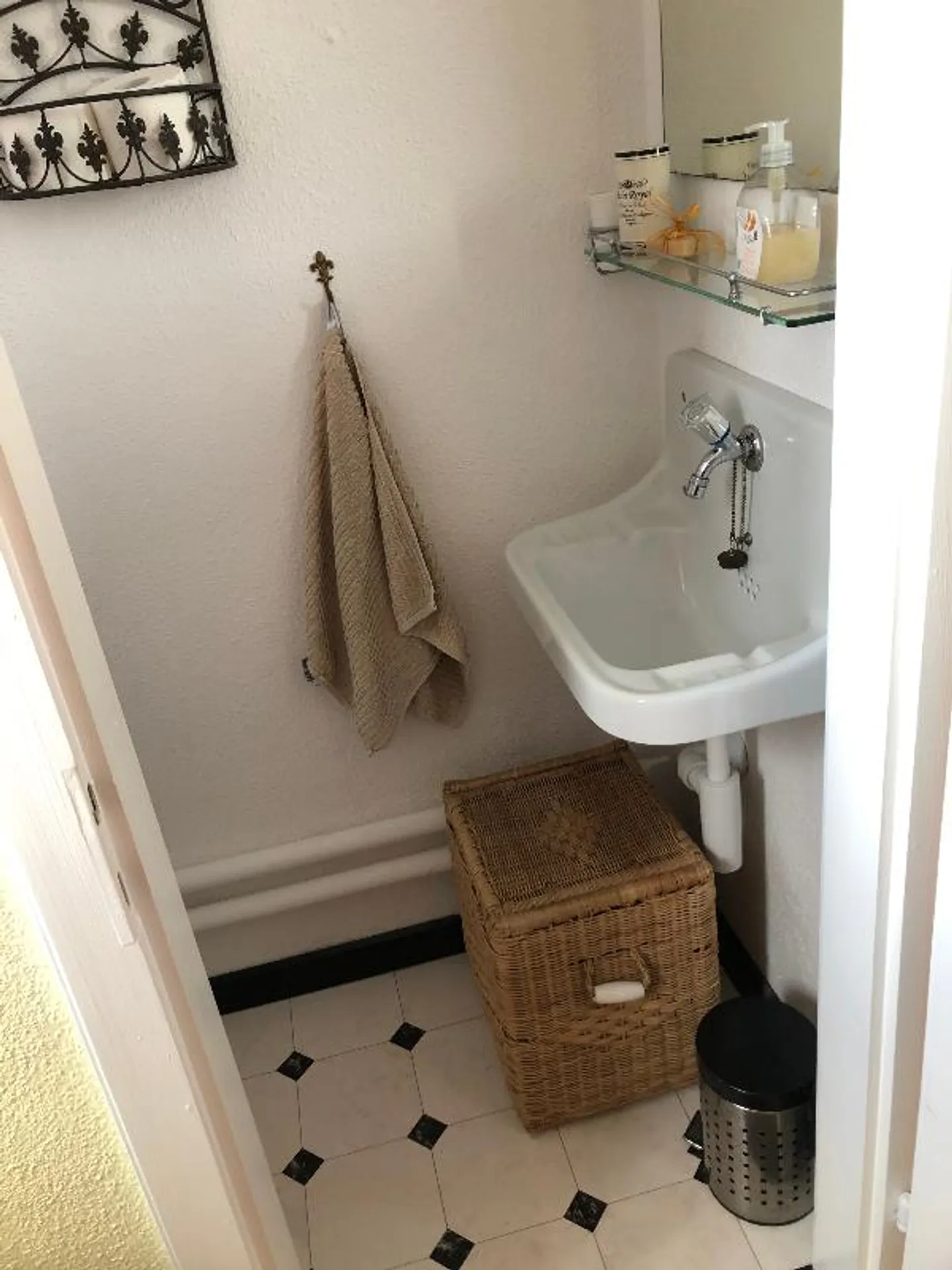 Furnished Shared Room - Photo 5 of 5