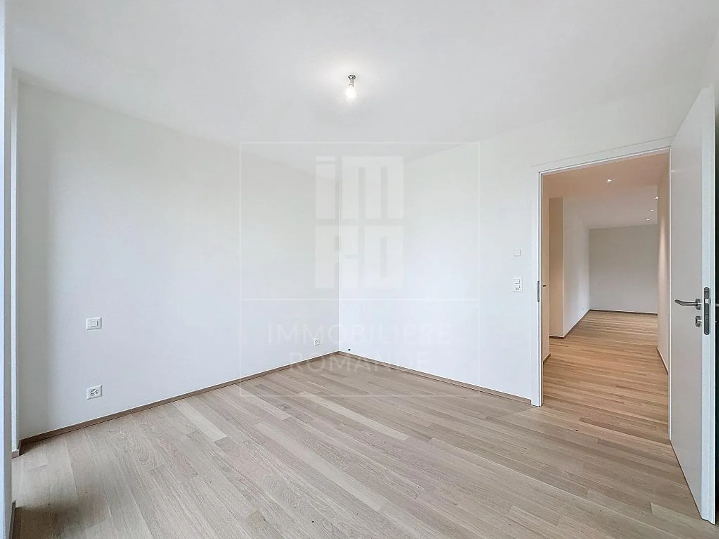 Magnifique appartement 3 pièces avec terrasse spacieuse - Photo 5 sur 9
