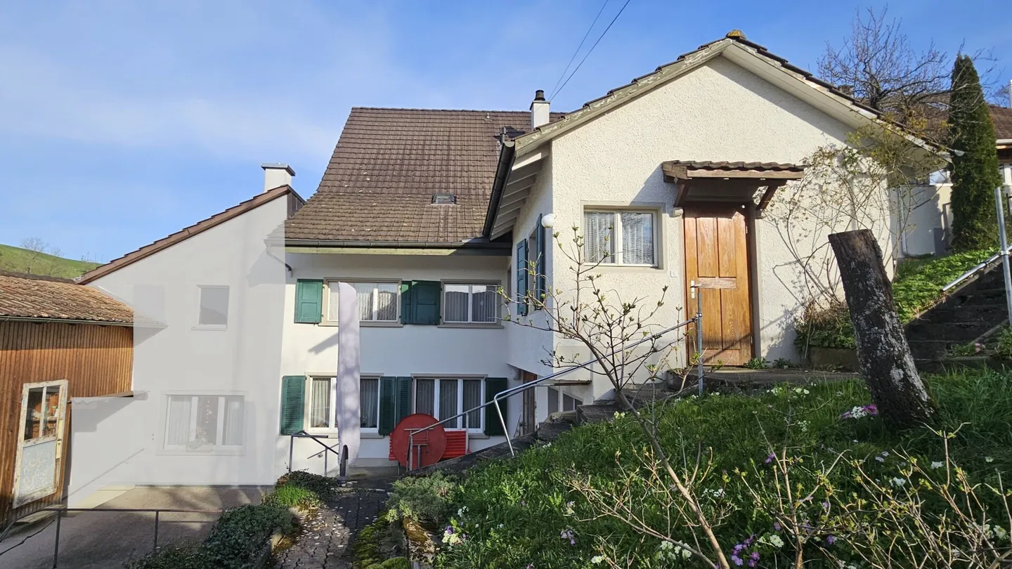 Spacious, charming house section - RESERVED! - Photo 2 of 12