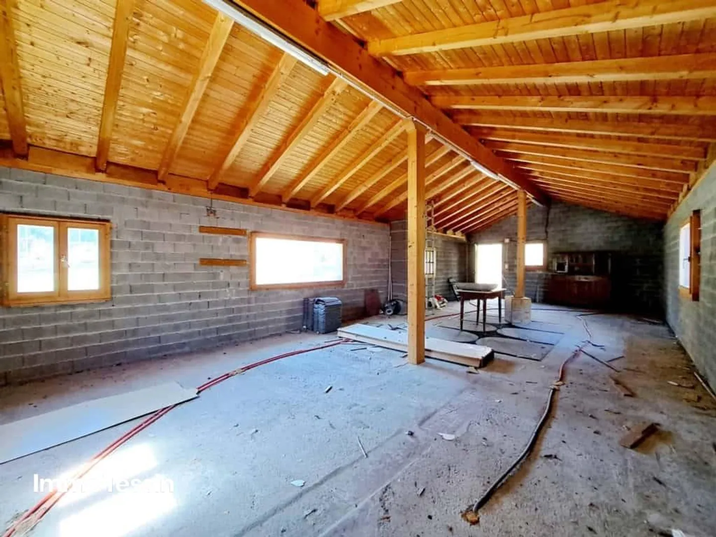 A raw diamond with waterfall view, limitless potential & wonder... - Photo 7 of 13