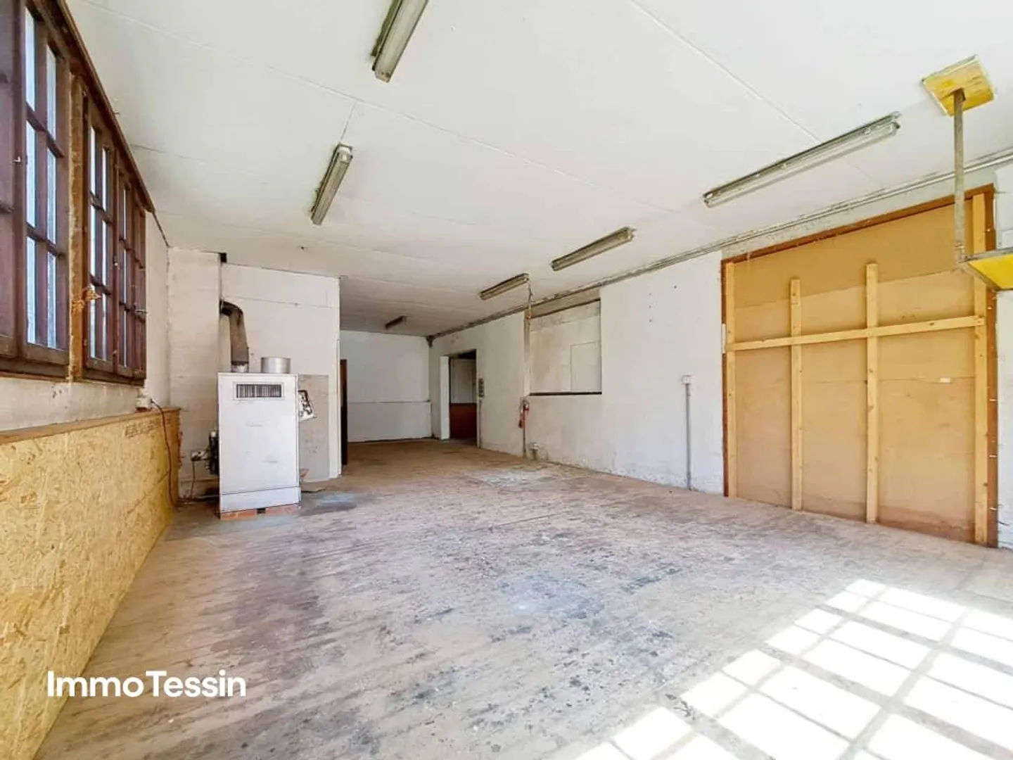 A raw diamond with waterfall view, limitless potential & wonder... - Photo 9 of 13