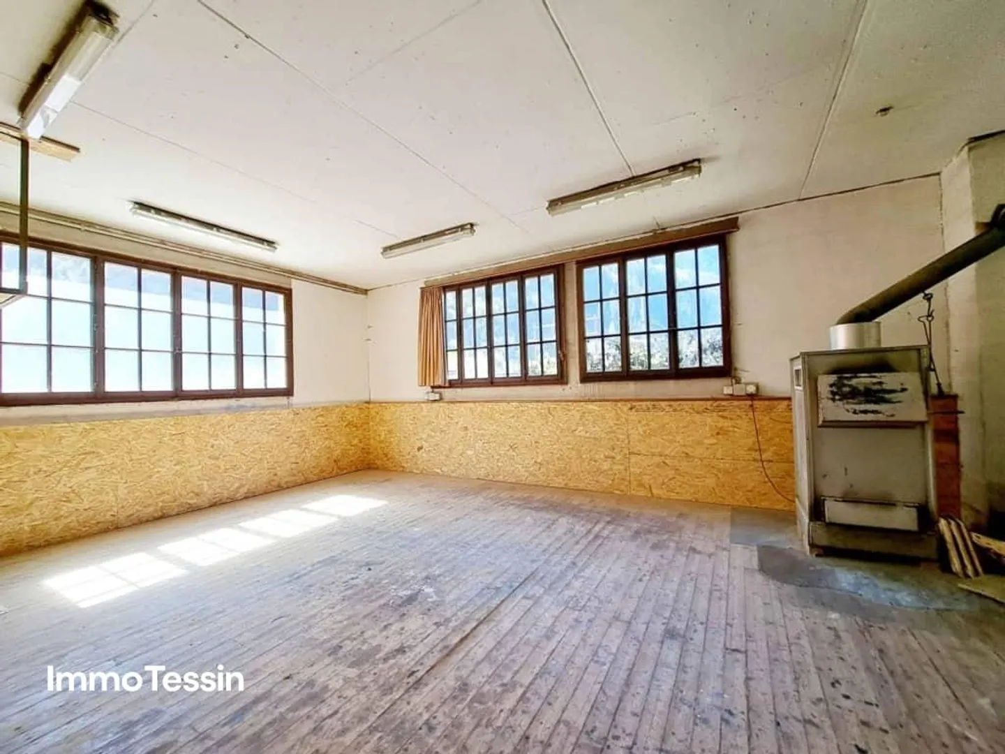 A raw diamond with waterfall view, limitless potential & wonder... - Photo 10 of 13