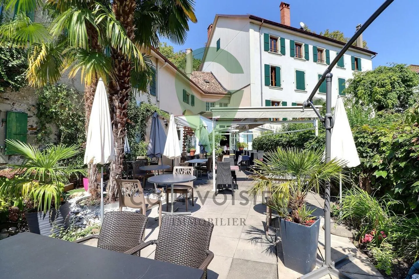 Kleines gemischtes Gebäude mit renommiertem Restaurant und mehreren Wohnungen - Foto 2 von 10