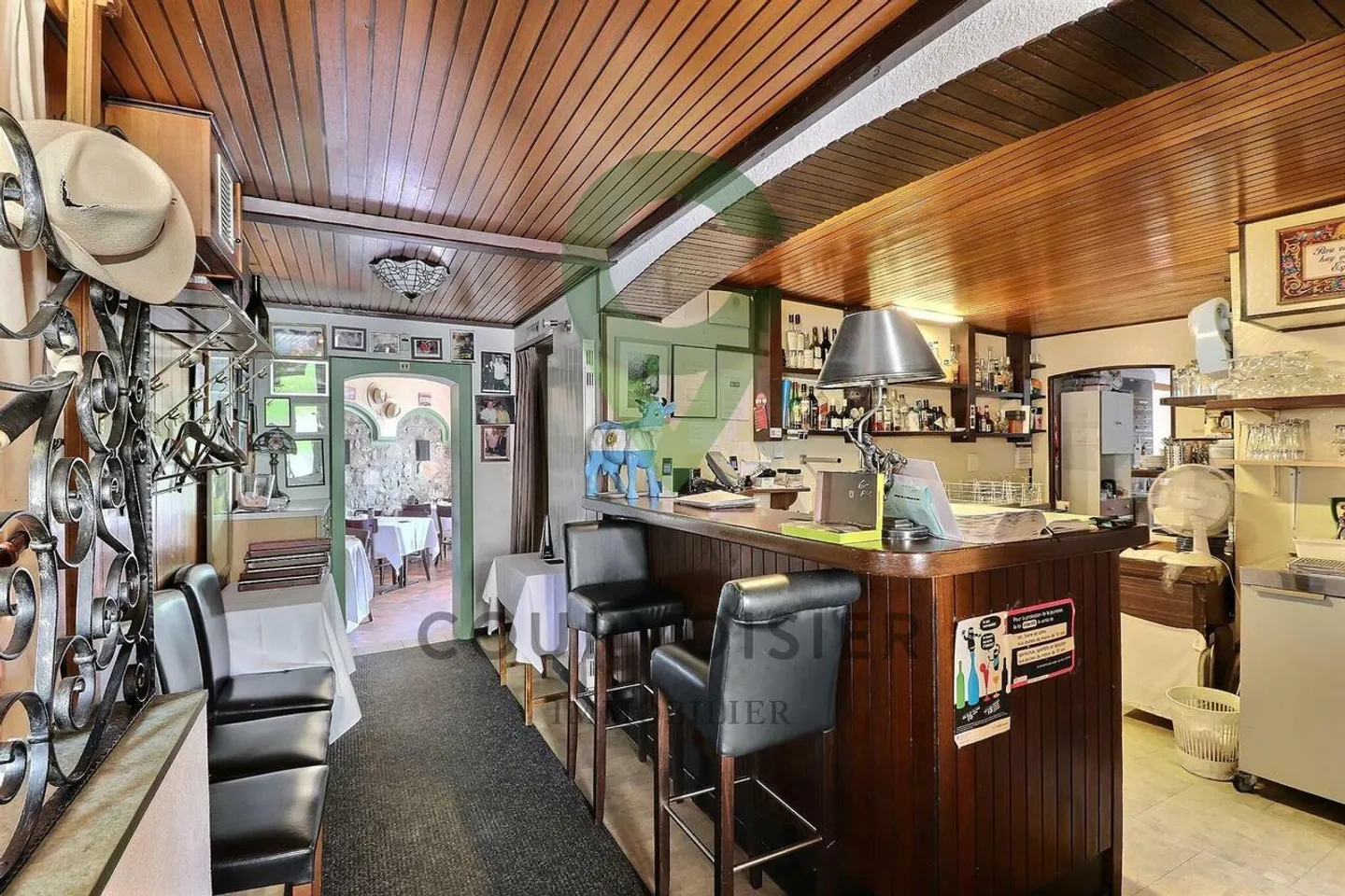 Kleines gemischtes Gebäude mit renommiertem Restaurant und mehreren Wohnungen - Foto 4 von 10