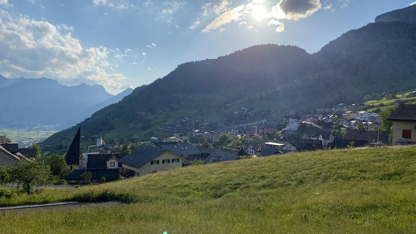 Terreno edificabile sviluppato con vista ampia e grande potenziale - Foto 4 di 7