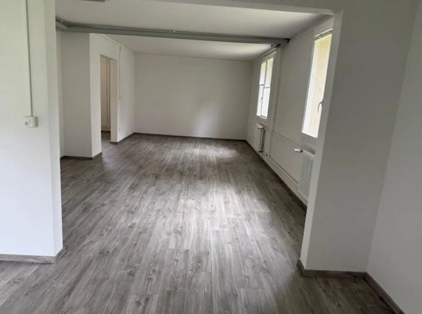Spazioso studio con potenziale a Zurigo-Schwamendingen - Foto 1 di 8