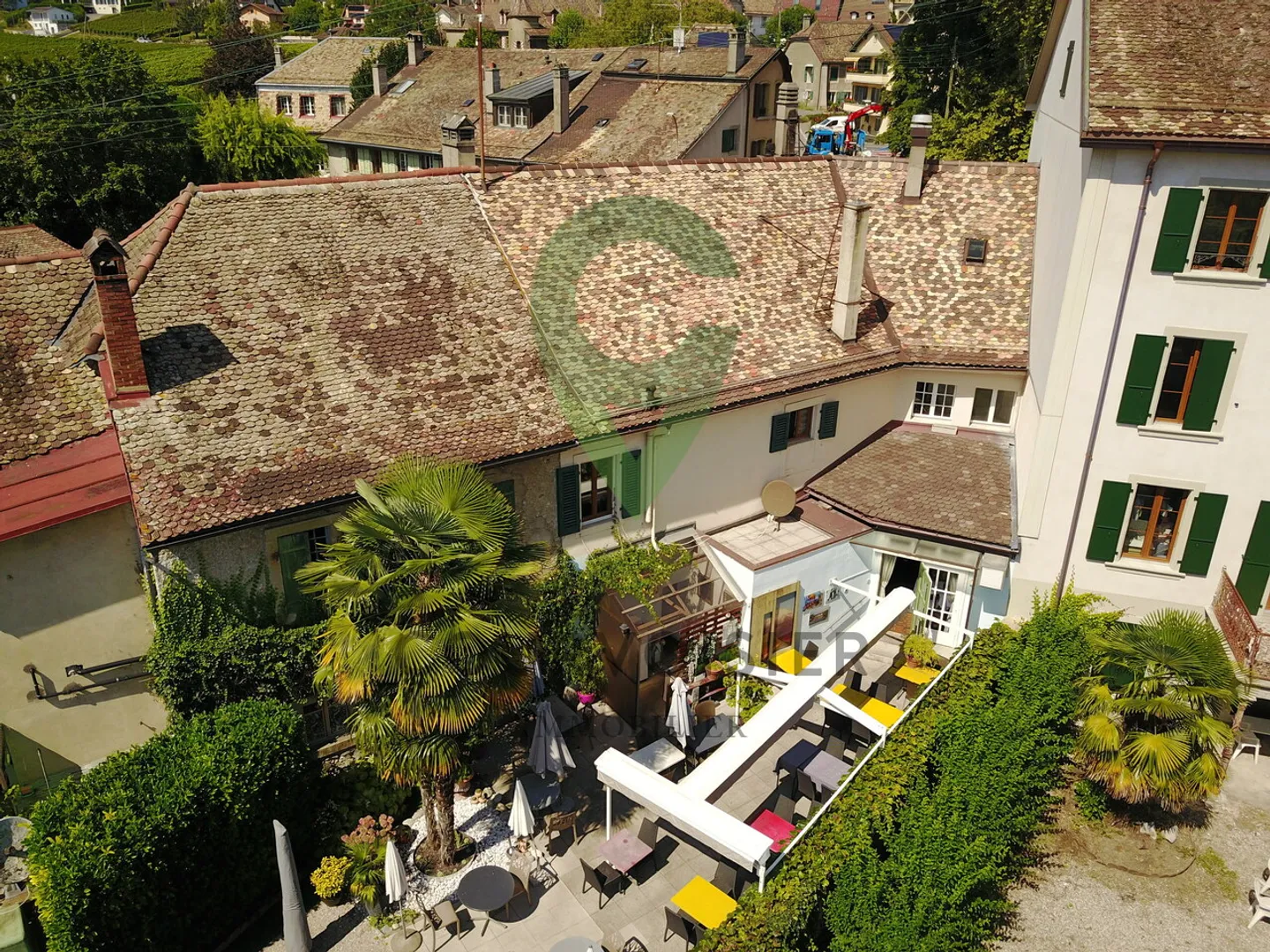 Kleines gemischtes Gebäude mit renommiertem Restaurant und mehreren Wohnungen - Foto 8 von 10