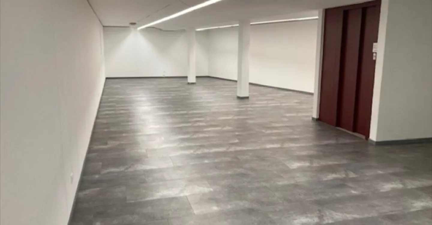 Mischgenutztes Gebäude mieten - Foto 3 von 6