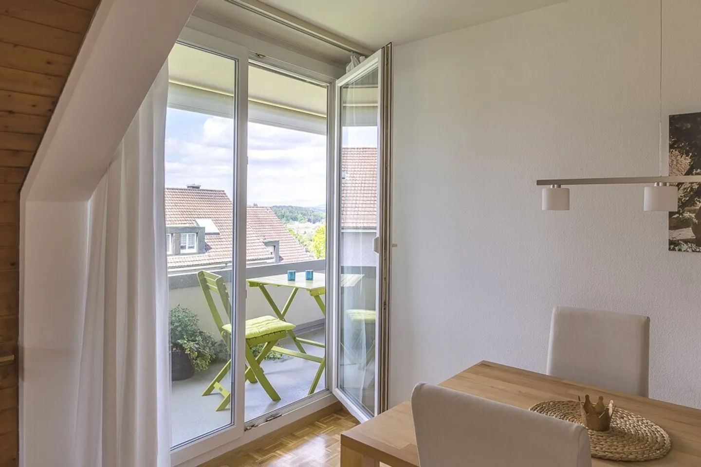 Sunny Attic Apartment with Charm - Photo 2 of 7