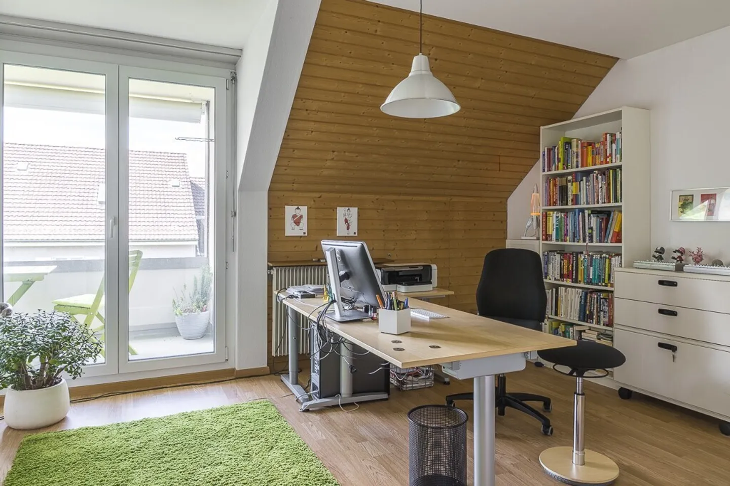 Sunny Attic Apartment with Charm - Photo 3 of 7