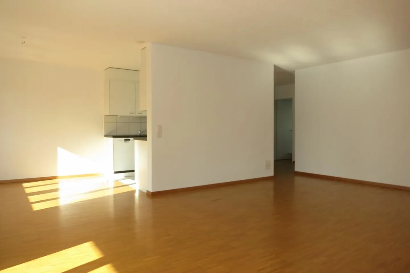 Furnished 1.0 Room Apartment at Landvogt-Waserstr. 79 - Photo 4 of 7