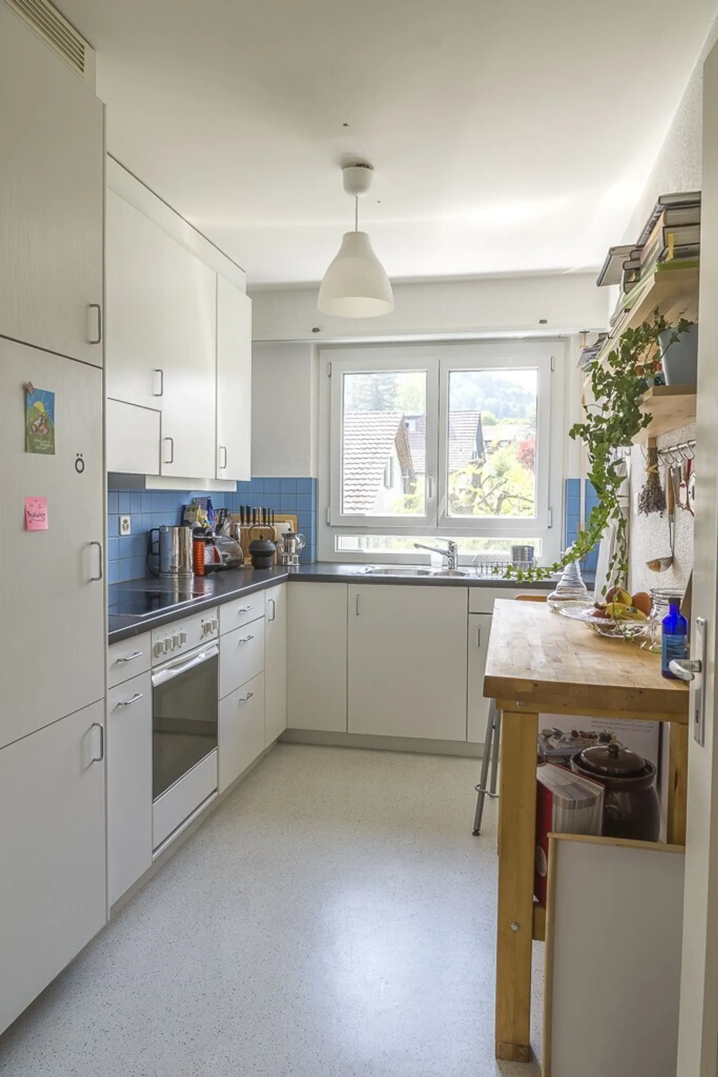 Sunny Attic Apartment with Charm - Photo 5 of 7